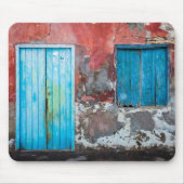 Bunte Wand, Tür und Fensterläden Mousepad (Vorne)