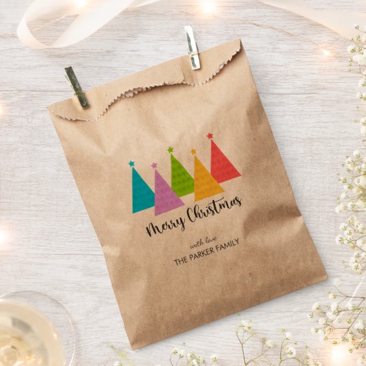 Bunte Weihnachtsbaumen Kraft Geschenktütchen (Ausgeschnitten)