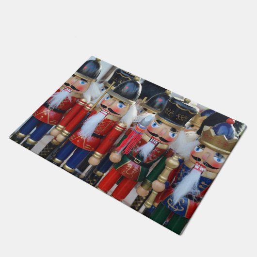 Bunte Weihnachtsnussknacker Fußmatte (Schrägansicht)