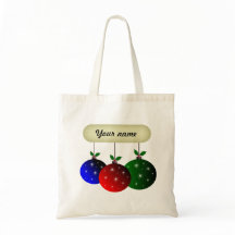 Bunte Weihnachtsverzierungen mit Schneeflocken