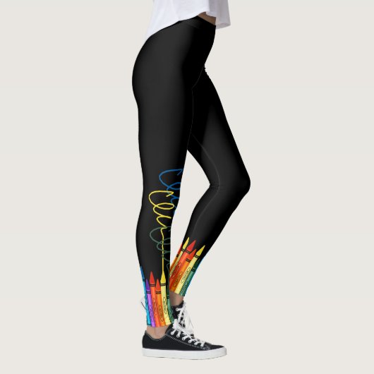 Bunte Zeichenstifte auf Schwarzem Leggings (Rechts)