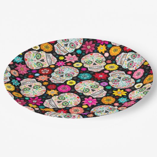 Bunte Zuckerschädel-und -Blumen-Fiesta auf Pappteller (Schrägansicht)