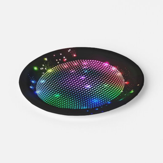 Bunter Disco-Ball auf schwarzem Pappteller (Schrägansicht)