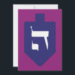 Bunter Dreidel w. Hebrew Letter Hey Hanukkah<br><div class="desc">Indigoblau-dreidel auf lebendigem dunklem magentafarbenem Hintergrund mit hebräischem Brief für die Feiern des jüdischen Feiertags von Hanukkah. Traditionell spielen während des Aufenthalts von Chanukah Kinder (und oft Erwachsene) ein sicheres Spiel mit einem dreidel (oder sevivon in modernem Hebräisch). An den vier Wänden befinden sich die hebräischen Buchstaben Nun, Gimmel, Hey,...</div>