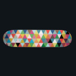Bunter geometrischer gemusterter Skateboard<br><div class="desc">Dieser bunte geometrische gemusterte Skateboard ist so mutig,  wie Sie sind. Der Entwurf ist vom Blicken durch ein Kaleidoskop erinnernd. Dieser Entwurf enthält jede Farbe des Regenbogens und dann einige!</div>