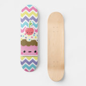 Bunter Kawaii kleiner Kuchen auf Sparren Skateboard (Vorderseite)