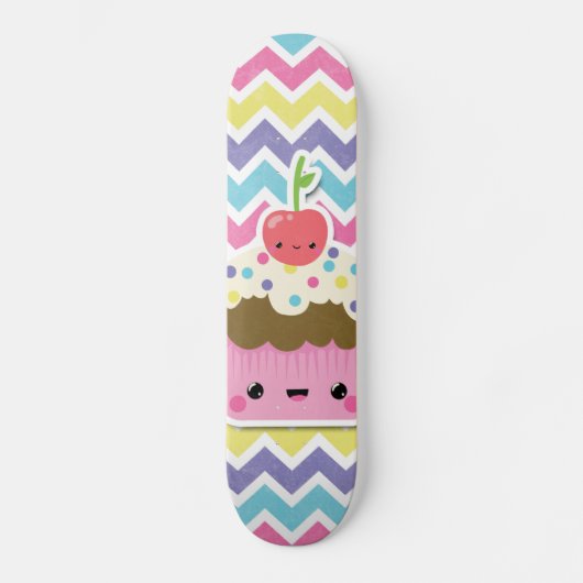 Bunter Kawaii kleiner Kuchen auf Sparren Skateboard (Vorderseite)