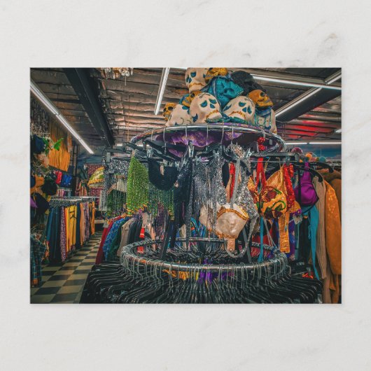 Bunter Kostümshop Postkarte (Vorderseite)