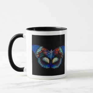 Bunter Schmetterlingsentwurf gegen schwarzen Tasse