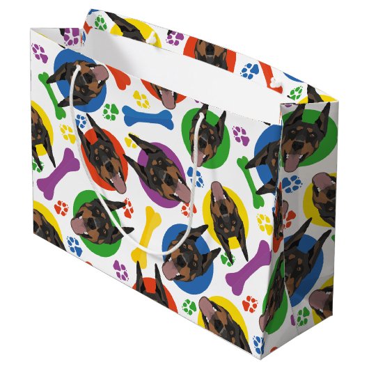 Bunter und spielerischer Dobermann Große Geschenktüte (Rückseite Schrägansicht)