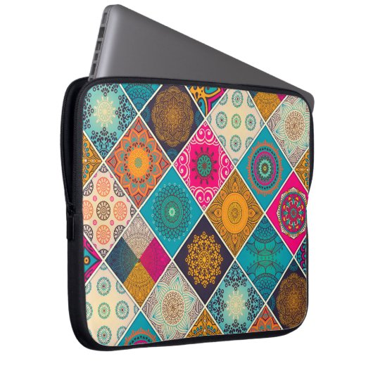 Buntes Bohemisches Mandala-Patchwork Laptopschutzhülle (Vorne Rechts)