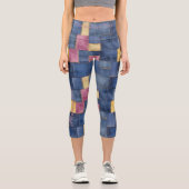 Buntes Denim-Patchwork, mit individuellem Text und Capri Leggings (Vorderseite)