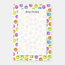 Buntes Emoji stellt behalten das Lächeln gegenüber