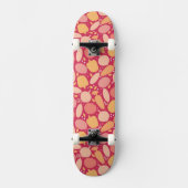 Buntes Gemüsemuster Skateboard (Vorderseite)