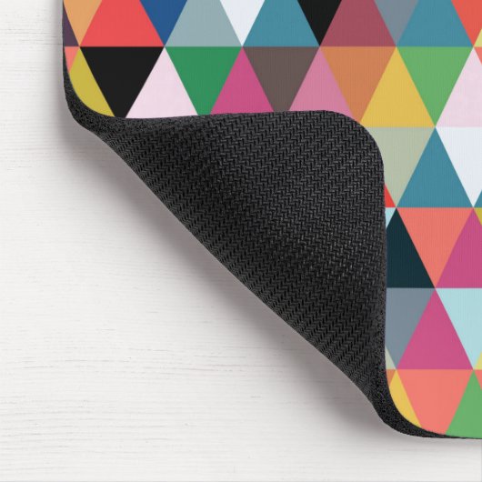 Buntes geometrisches Dreieck gemustertes Mousepad (Ecke)