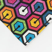 Buntes geometrisches Muster mit Hexagonen Fleecedecke (Ecke)