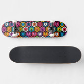 Buntes geometrisches Muster mit Hexagonen Skateboard (Horizontal)