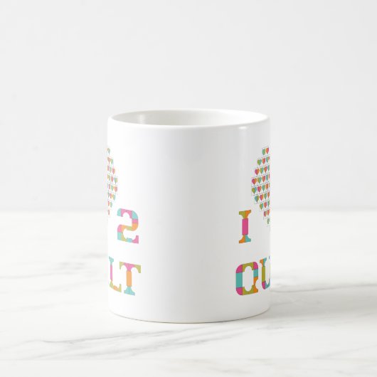 Buntes Herz-und Typografie-Steppdecken-Muster Kaffeetasse (Mittel)