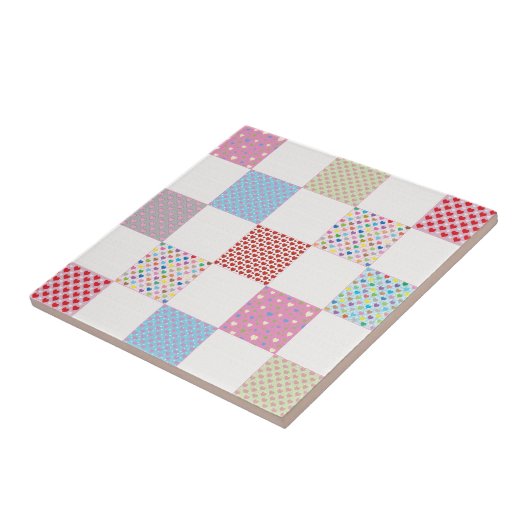 Buntes Herzsteppdeckenmuster Fliese (Seite)