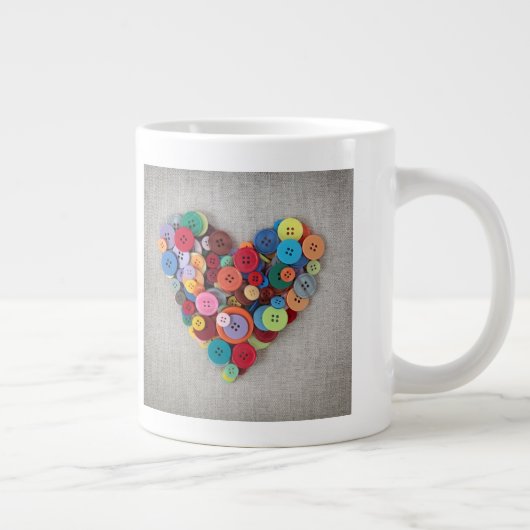 Buntes Knopf-Herz Jumbo-Tasse (Rechts)