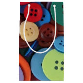Buntes Knopf-Herz Kleine Geschenktüte (Vorderseite)