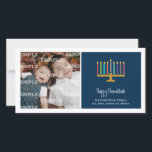 Buntes Kobalt Menorah Chanukka Feiertagskarte<br><div class="desc">Ist hier eine Spaßgraphik suchen nach einer Chanukka-Fotokarte. Ein buntes menorah hebt eine gestreifte hellblaue Platte mit Ihrer Sondermeldung darunterliegend hervor. Addieren Sie ein Foto und fertigen Sie den Text besonders an,  wie Sie mögen. Verfügbar in den abwechselnden Farben mit zusammenpassenden Produkten.</div>