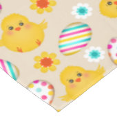 Buntes Osterei-und Küken-Muster Tischdecke (Schrägansicht)