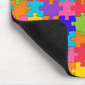 Buntes Puzzle bessert glücklichen Puzzler aus Mousepad (Ecke)