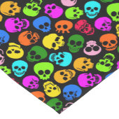 Buntes Schädelmuster im Schwarzen Kurzer Tischläufer (Ecke)