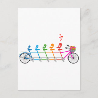 buntes Tandemfahrrad mit süßer Vogelfamilie Postkarte