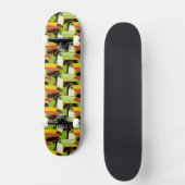 Buntes Toucans Skateboard (Vorderseite)