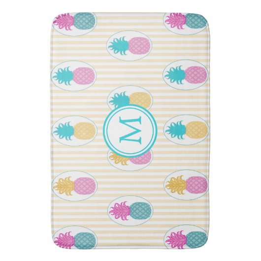 Buntes tropisches Ananas-Gelb-Streifen-Monogramm Badematte (Vorderseite Vertikal)