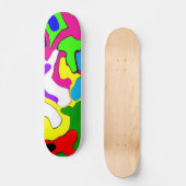 Buntes verworfenes Skateboard (Vorderseite)