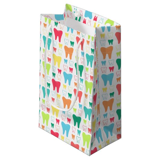 Buntes Zahn-Muster Kleine Geschenktüte (Vorderseite Schrägansicht)