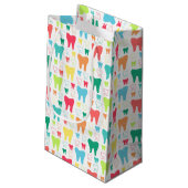 Buntes Zahn-Muster Kleine Geschenktüte (Rückseite Schrägansicht)