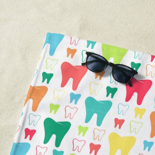 Buntes Zahn-Muster Strandtuch (Beispiel)