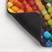 BUNTGEFÄRBTE KUNSTSTOFFPERLEN MOUSEPAD (Ecke)