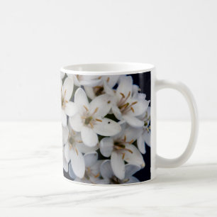 Buntöne aus weißen Blume Kaffeetasse