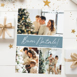 Buon Natale Foto Collage Feiertagskarte<br><div class="desc">Diese fantastische 3-Foto-Urlaubskarte mit "Buon Natale!" in einem modernen Script-Schriftart und Ihrem Familiennamen und Jahr in einem feinen,  klassischen Schriftart,  sowohl in Weiß als auch in staubblau mit einem passenden Rücken,  ist ideal für den Versand an Ihre Familie und Freunde. Jeder wird Liebe bekommen neue Fotos Ihrer Familie!</div>