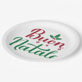 Buon Natale Red und Green Christmas Pappteller (Schrägansicht)