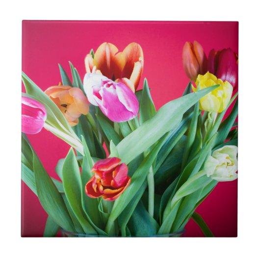 Buquet of tulips on red fliese (Vorderseite)