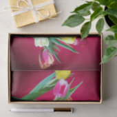 Buquet of tulips on red seidenpapier (Geschenk)