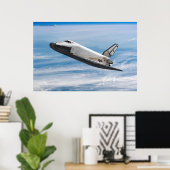 Buran: Legendary Soviet Shuttle in Flight Poster (Heimbüro)
