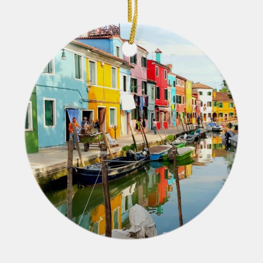 Burano Insel in der Nähe von Venedig, Rainbow Hous Keramik Ornament (Vorne)