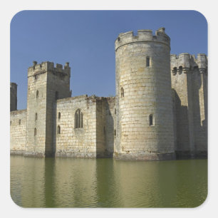 Burg Bodiam (1385), in Moat, Ost Quadratischer Aufkleber
