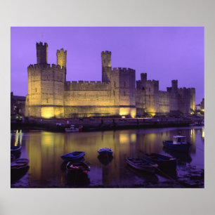 Burg Caernarfon bei Nacht, Gwynedd, Wales Poster
