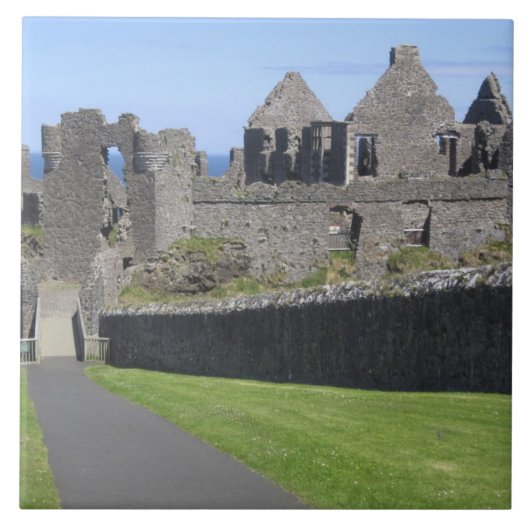 Burg Dunluce nahe Bushmills und Portrush, 2 Fliese (Vorderseite)