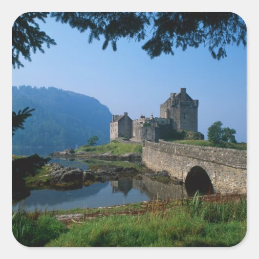 Burg Eilean Donan, Highlands, Schottland 2 Quadratischer Aufkleber (Vorderseite)
