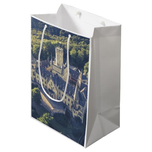 Burg Fairytale Mittlere Geschenktüte (Vorderseite Schrägansicht)
