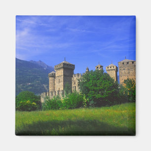 Burg Fenis bei den italienischen Alpen in Fenis, Magnet